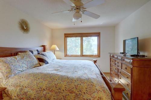 75 Corinthian 3br 3ba Spacious Layout, Private Garage Townhouse