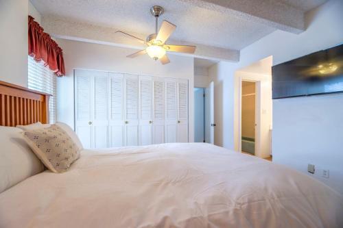 Stunning Lakefront Views - 2br Condo - Bbq And Fireplace!