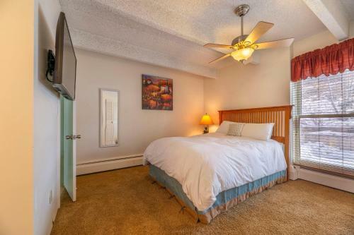 Stunning Lakefront Views - 2br Condo - Bbq And Fireplace!