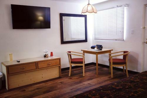 Hotel Spanish Trails Inn And Suites