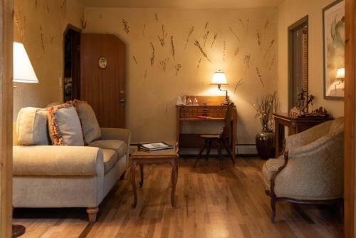 Bed & Breakfast Romantic Riversong Inn