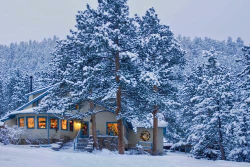 Bed & Breakfast Romantic Riversong Inn