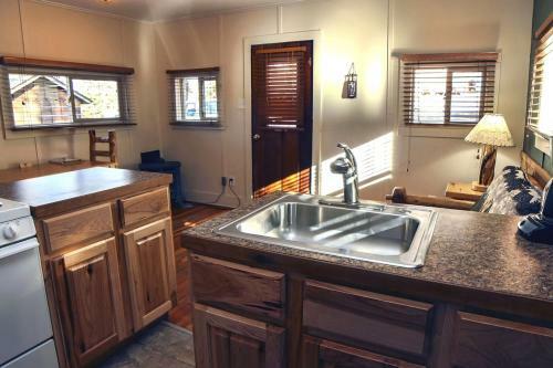 Triple R Cottages By Rocky Mountain Resorts