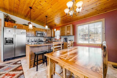 Rocky Mountain Sunshine Cabin
