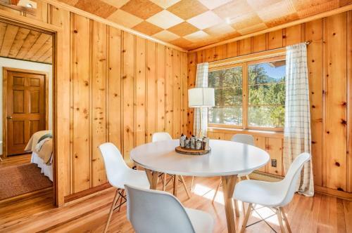 The Dunraven Retreat -- Ev #3487 Cabin