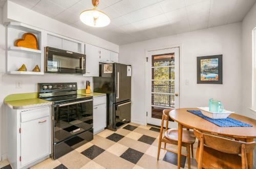 The Dunraven Retreat -- Ev #3487 Cabin