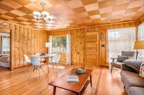 The Dunraven Retreat -- Ev #3487 Cabin