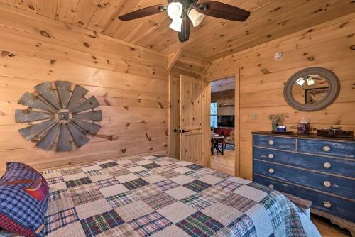 Cozy Log Cabin Less Than 2 Miles To Downtown Evergreen!