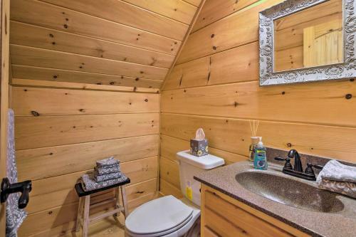 Cozy Log Cabin Less Than 2 Miles To Downtown Evergreen!