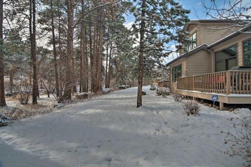 Spacious Estes Park Home On Big Thompson River!