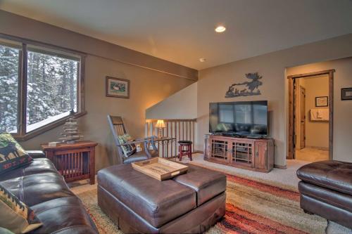 Spacious Estes Park Home On Big Thompson River!