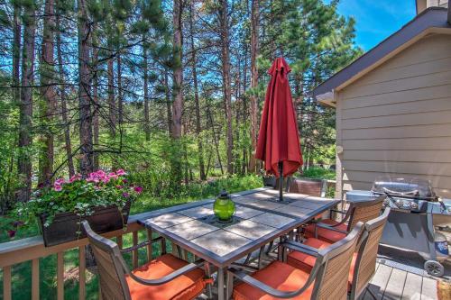 Spacious Estes Park Home On Big Thompson River!