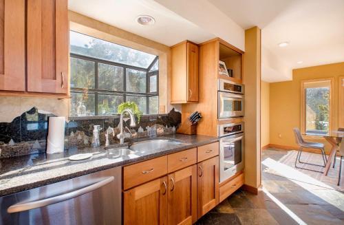 Reverie Luxury Home At Windcliff Condo