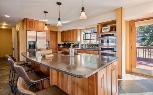 Reverie Luxury Home At Windcliff Condo