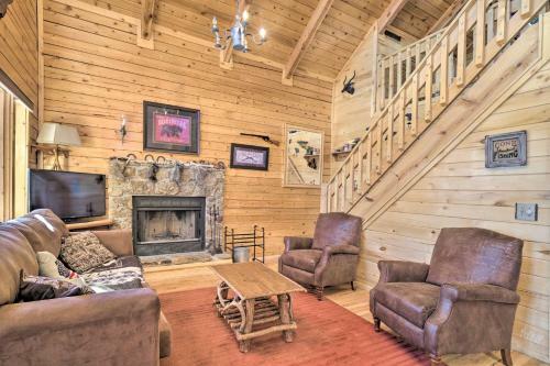 Log Cabin With Mountain Views About 30mi To Pikes Peak