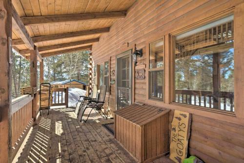 Log Cabin With Mountain Views About 30mi To Pikes Peak