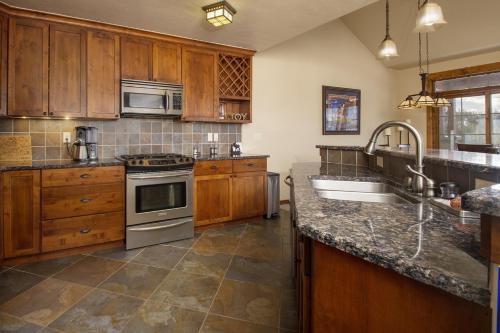 Apartamento Cozens Pointe D301 Condo