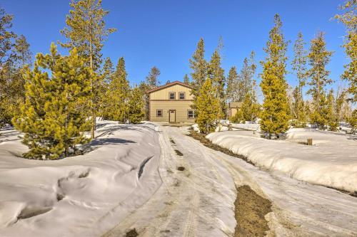 Secluded Cabin With Views 8 Mi To Winter Park!