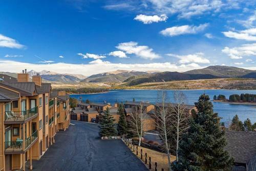 Lake Forest Penthouse