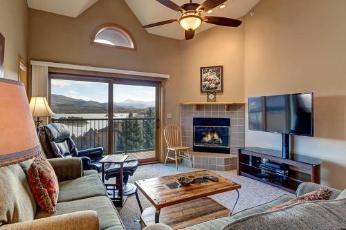 Lake Forest Penthouse