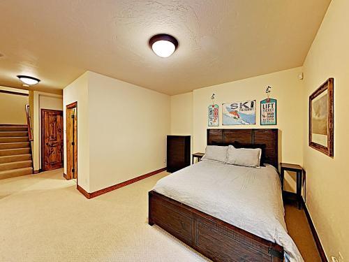 New Listing! Huge Townhome With Private Garage Townhouse