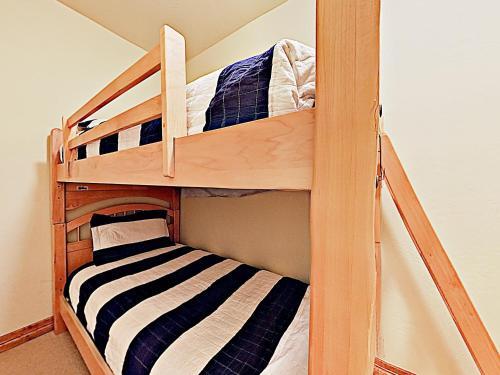 New Listing! Huge Townhome With Private Garage Townhouse