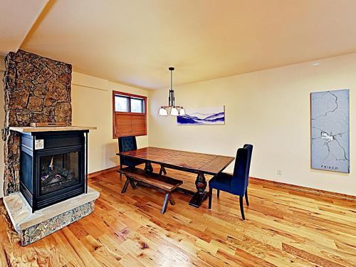 New Listing! Huge Townhome With Private Garage Townhouse