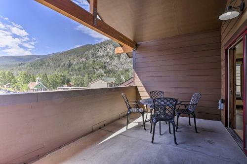 Upscale Getaway With Hot Tub, Walk To Main St