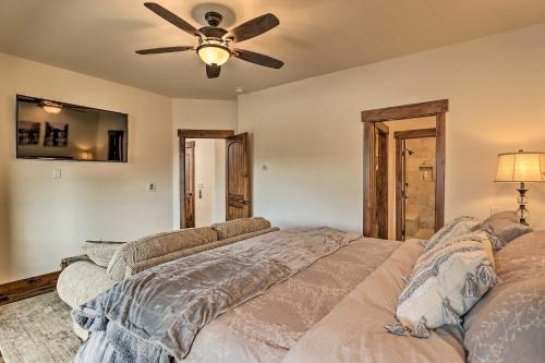 Upscale Getaway With Hot Tub, Walk To Main St