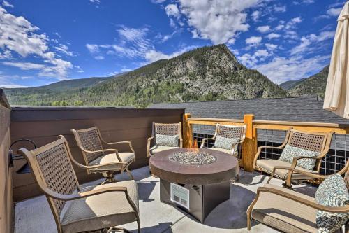 Upscale Getaway With Hot Tub, Walk To Main St