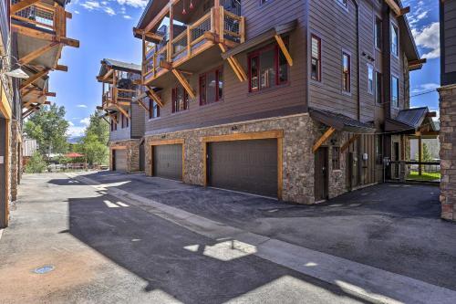 Upscale Getaway With Hot Tub, Walk To Main St