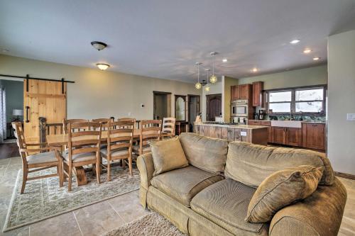Majestic Granby Home With Hot Tub, Deck And Views!