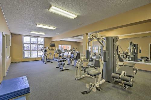 Apartamento Granby Condo With Pool Access - Mins To Hiking!