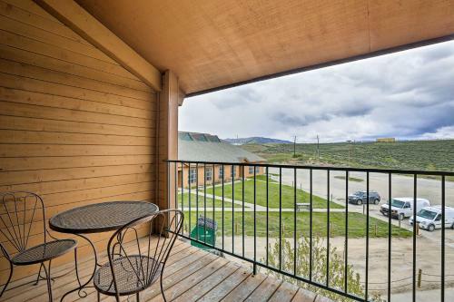 Apartamento Granby Condo With Pool Access - Mins To Hiking!