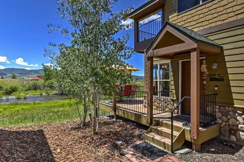 Luxury Cabin On Fraser River Fish, Ski, And Enjoy!