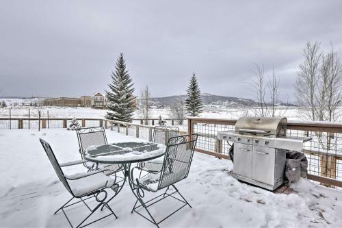 Cozy Granby Home With Deck Less Than 3 Mi To Ski And Golf