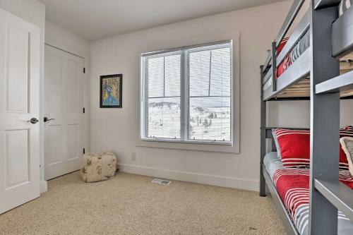 Cozy Granby Home With Deck Less Than 3 Mi To Ski And Golf