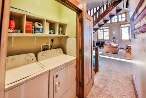Saddle Ridge Lodge