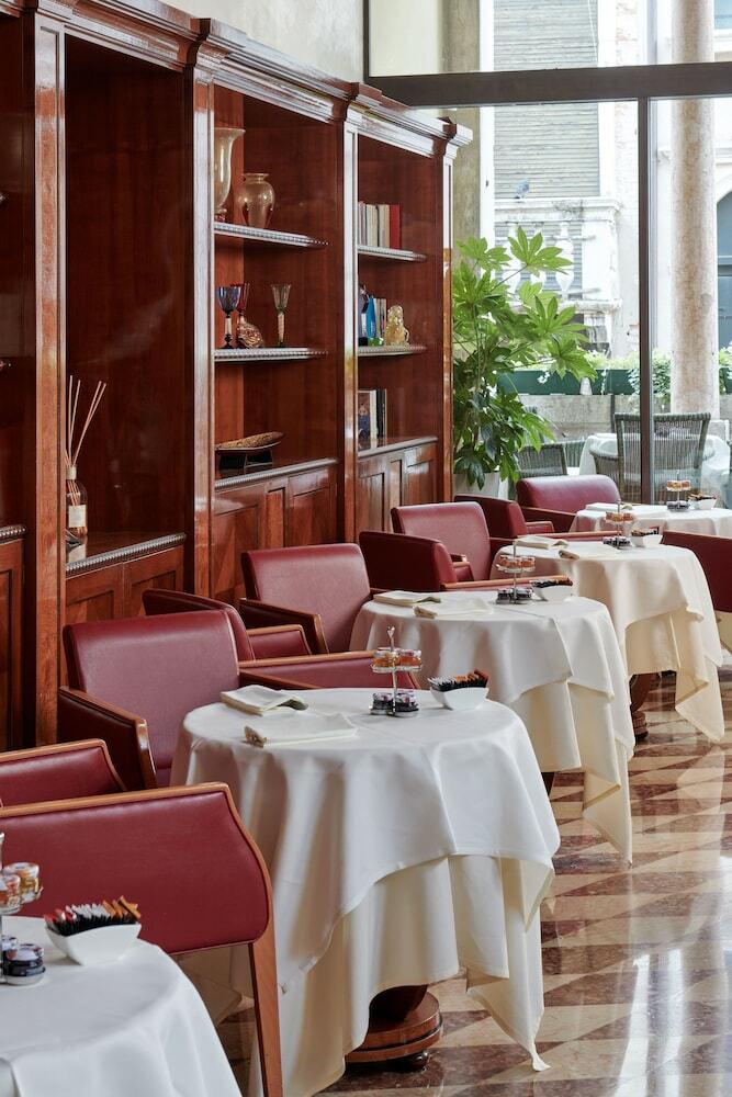 Hotel Don� Palace