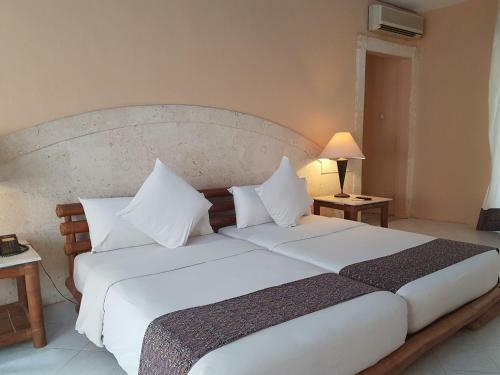 Hotel Cordova Reef Village Resort