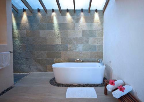 Hotel Maribago Bluewater Beach Resort