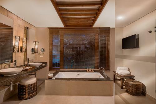 Hotel Crimson Beach Resort & Spa - Mactan Island, Cebu