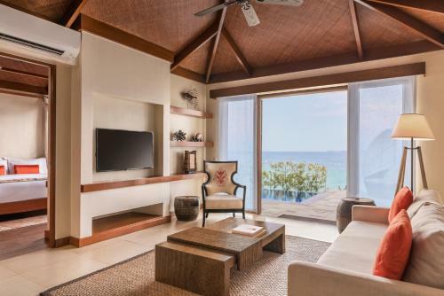 Hotel Crimson Beach Resort & Spa - Mactan Island, Cebu