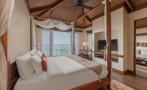 Hotel Crimson Beach Resort & Spa - Mactan Island, Cebu