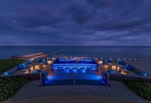 Hotel Crimson Beach Resort & Spa - Mactan Island, Cebu