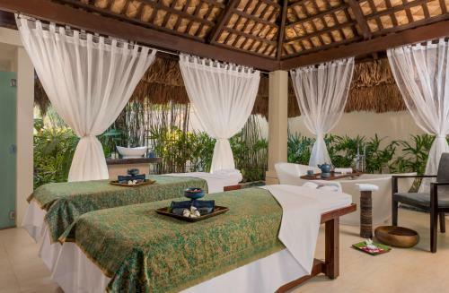 Hotel Crimson Beach Resort & Spa - Mactan Island, Cebu