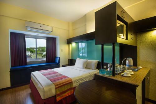 Hotel Microtel By Wyndham Sto. Tomas