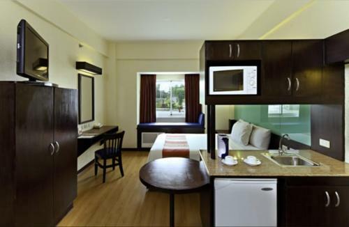 Hotel Microtel By Wyndham Sto. Tomas