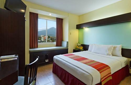 Hotel Microtel By Wyndham Sto. Tomas
