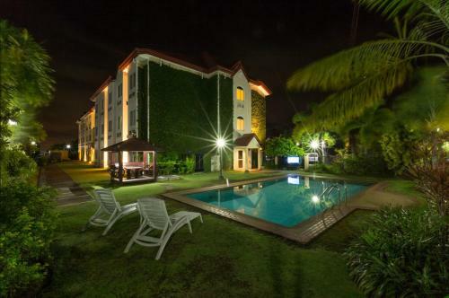 Hotel Microtel By Wyndham Sto. Tomas